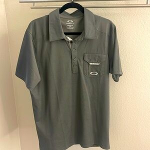 Oakley men’s gray polo w/ front pocket
